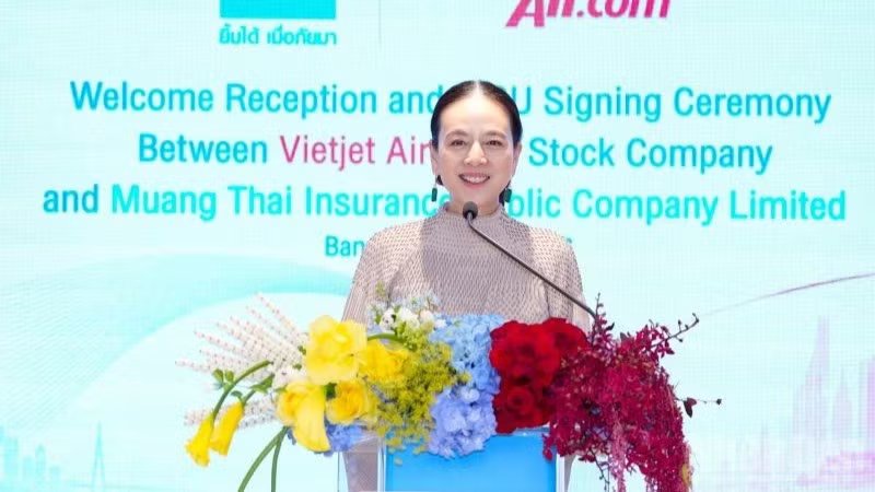 29-1780021465-madam-pang-va-tien-si-nguyen-thi-phuong-thao-dong-hanh-vi-bong-da-va-tinh-huu-nghi-viet-nam-thai-lan