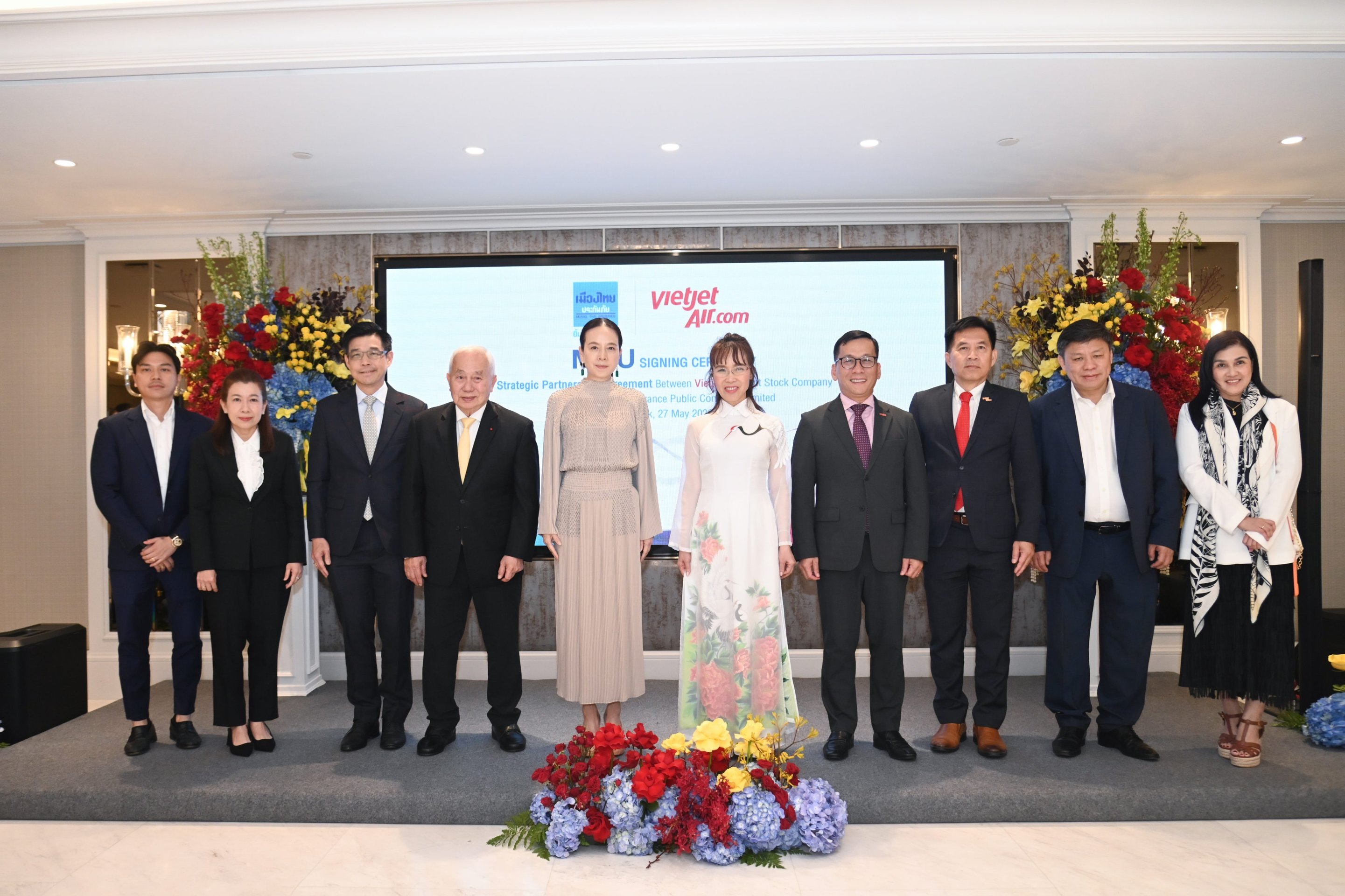 29-1780021597-madam-pang-va-tien-si-nguyen-thi-phuong-thao-dong-hanh-vi-bong-da-va-tinh-huu-nghi-viet-nam-thai-lan