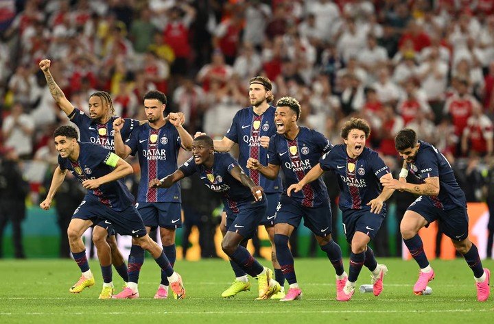 Kể từ khi Luis Enrique tiếp quản đội bóng, PSG toàn thắng ở cả 6 loạt luân lưu. Chiến lược gia 56 tuổi cùng đội bóng giành chiến thắng 12 trong tổng số 13 trận chung kết loại trực tiếp cấp câu lạc bộ.