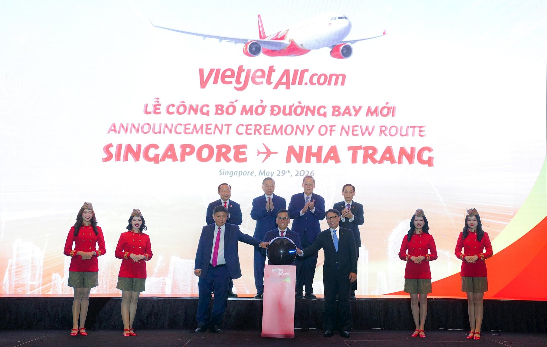 31-1780223468-vietjet-mo-duong-bay-nha-trang-singapore-truoc-su-chung-kien-cua-tong-bi-thu-chu-tich-nuoc-to-lam