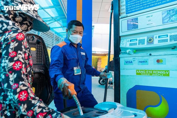 Người mua cho biết đã dùng loại xăng sinh học này từ nhiều ngày trước và sử dụng hoàn toàn bình thường, không thấy xuất hiện sự cố.