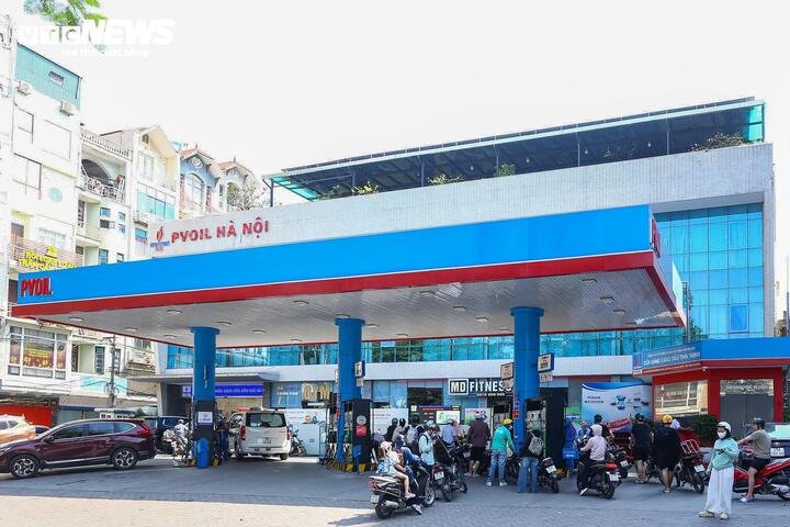 Ngày đầu bán xăng E10 toàn quốc: Người dân không còn lo lắng, thoải mái mua - 12