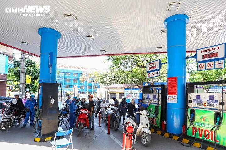 Ngày đầu bán xăng E10 toàn quốc: Người dân không còn lo lắng, thoải mái mua - 13