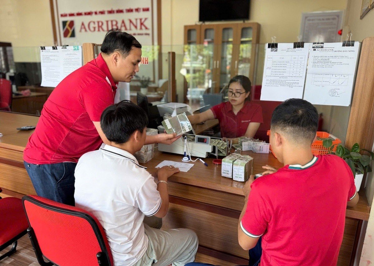03-1780460306-agribank-lam-viec-xuyen-le-bao-dam-qua-quoc-khanh-29-den-nguoi-dan-kip-thoi