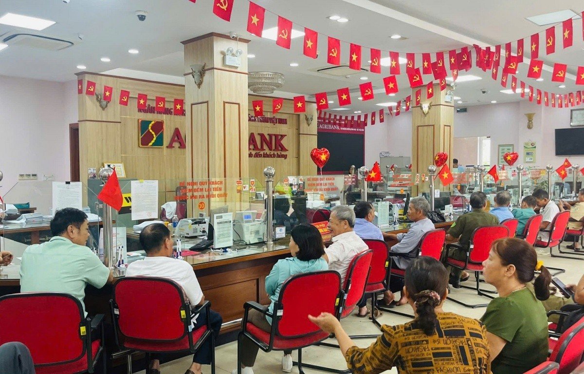 03-1780460306-agribank-lam-viec-xuyen-le-bao-dam-qua-quoc-khanh-29-den-nguoi-dan-kip-thoi