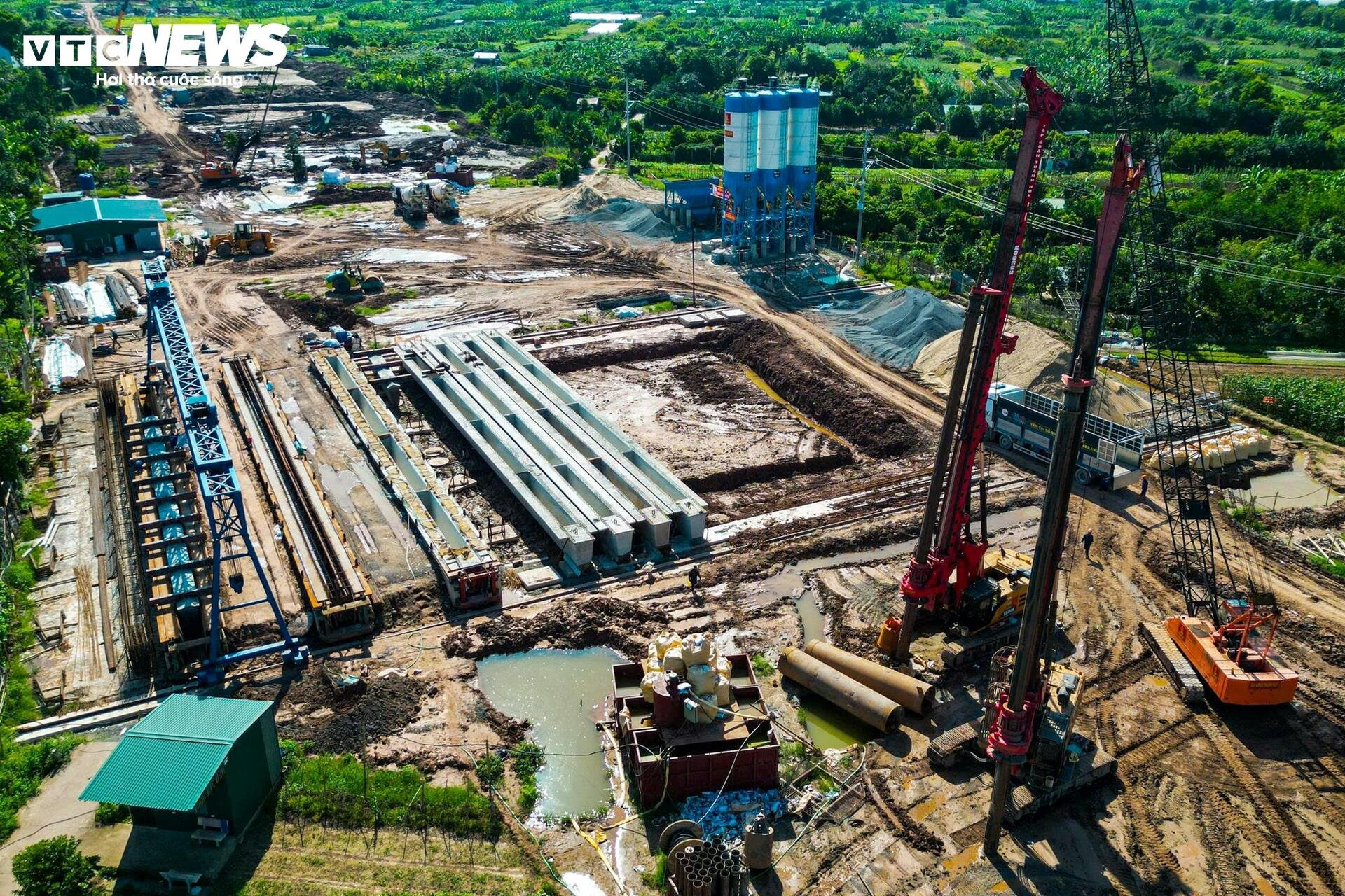 Toàn cảnh công trường cầu dây văng gần 12.000 tỷ đồng nối Hà Nội và Hưng Yên - 9
