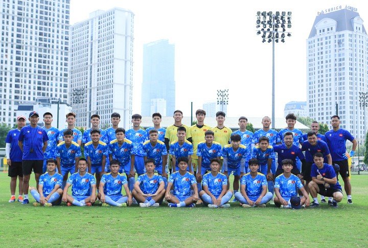 Đội tuyển U19 Việt Nam cần giành vị trí tối thiểu là nhì bảng A để cạnh tranh vé vào đấu loại trực tiếp. (Ảnh: VFF)