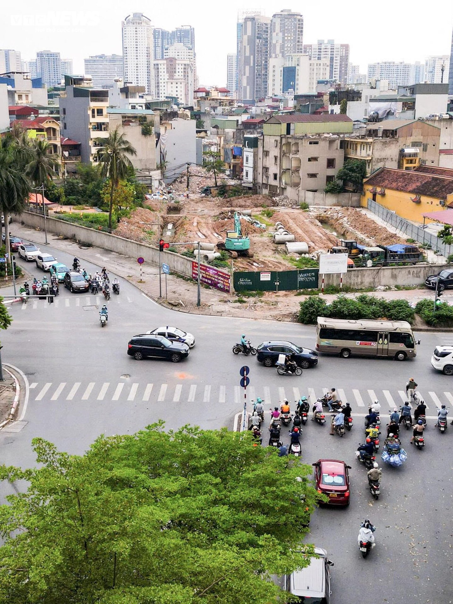 Máy móc làm việc ngày đêm tại điểm nghẽn cuối cùng của Vành đai 2.5 Hà Nội - 3