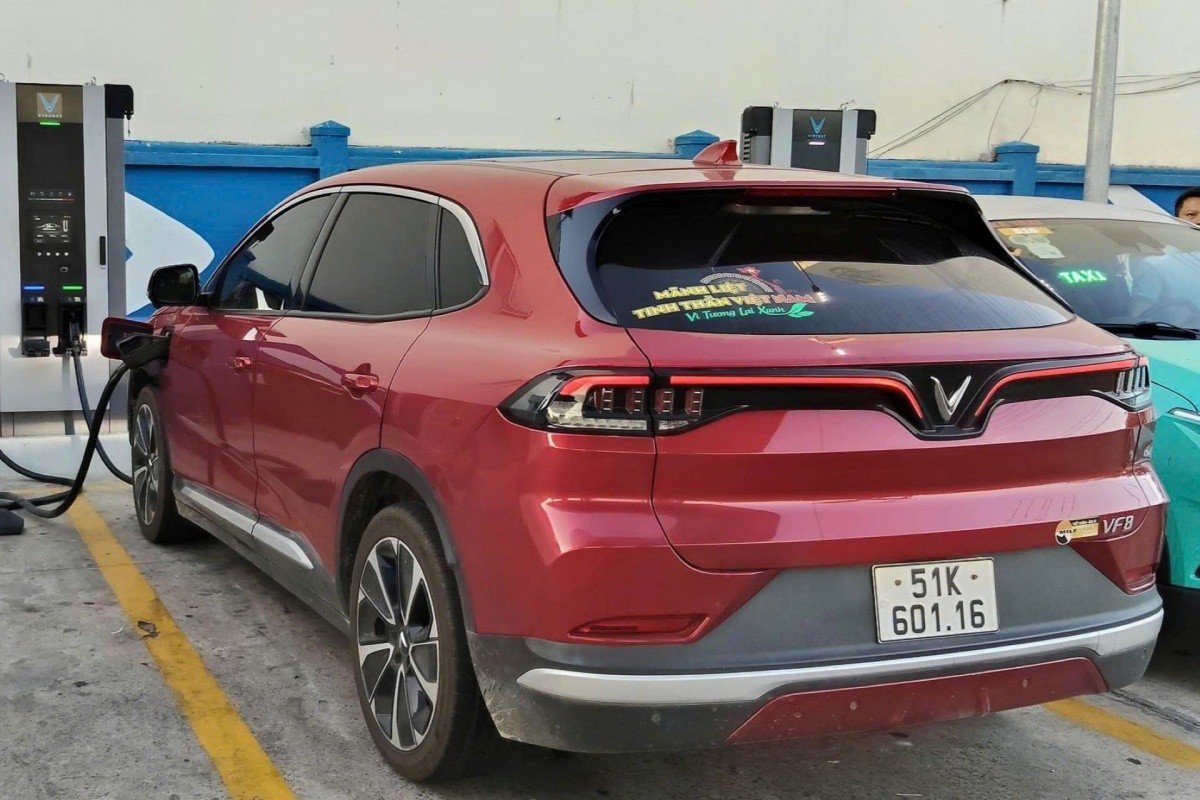 Anh Mậu cùng chiếc VF 8 ghé thăm khu du lịch Cầu Kính Rồng Mây (Lai Châu)