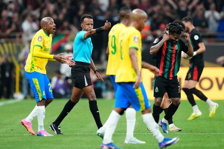 Trọng tài Omar Artan lỡ cơ hội làm nhiệm vụ tại World Cup 2026. (Ảnh: AP)