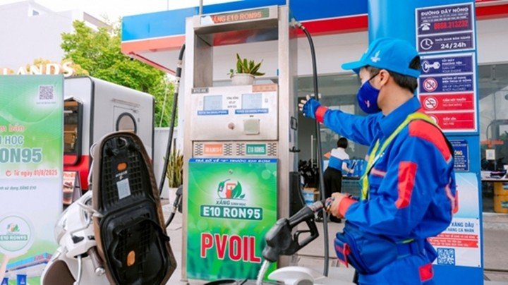 Xăng E10 được kiểm định kỹ càng trước khi bán ra thị trường. (Ảnh minh họa: PVOIL)