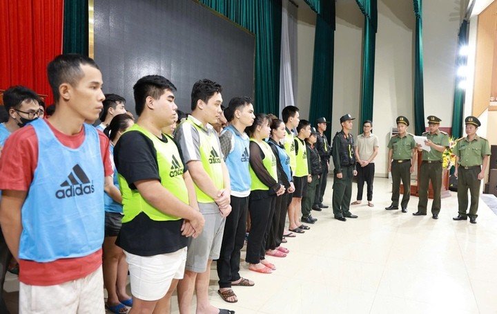 Những người trong đường dây tổ chức đánh bạc, đánh bạc hoạt động tại nước bạn Lào. (Ảnh: Minh Khôi - Công an tỉnh Quảng Trị)