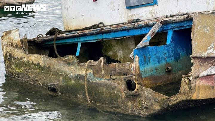 Nhiều năm qua, chủ tàu liên tục tìm cách chuyển nhượng nhưng không có người mua. Hiện phần lớn thân tàu đã chìm dưới nước biển. Lớp sơn bên ngoài bong tróc từng mảng lớn, nhiều vị trí bị hoen gỉ do tác động của môi trường nước mặn.