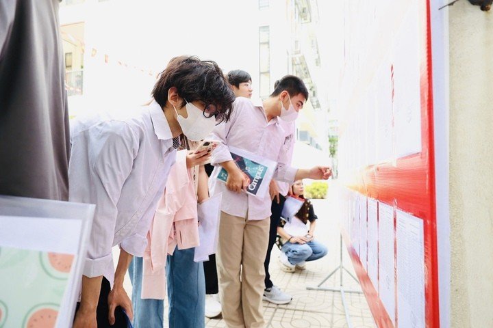 10-1781086404-hon-12-trieu-si-tu-hoan-tat-thu-tuc-san-sang-cho-ky-thi-tot-nghiep-thpt-2026