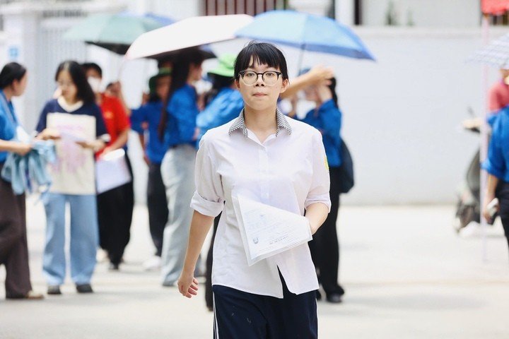 10-1781086404-hon-12-trieu-si-tu-hoan-tat-thu-tuc-san-sang-cho-ky-thi-tot-nghiep-thpt-2026