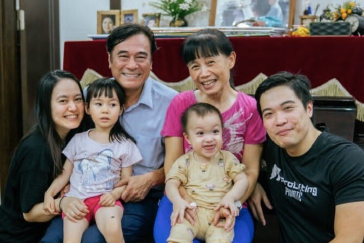 Ở tuổi ngoài 60, nghệ sĩ Mạnh Cường có cuộc sống kín tiếng, hạnh phúc bên gia đình