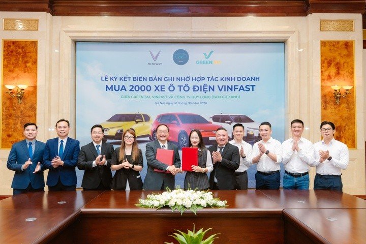 Đại diện Green SM và Công ty Huy Long tại lễ ký kết mở rộng hợp tác.
