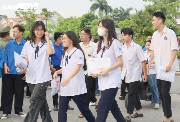 Theo ghi nhận, thí sinh bước vào kỳ thi với tâm thế tự tin, khá thoải mái.