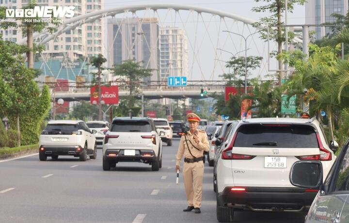 Hơn 1,2 triệu thí sinh bước vào môn thi đầu tiên kỳ thi tốt nghiệp THPT 2026 - 21
