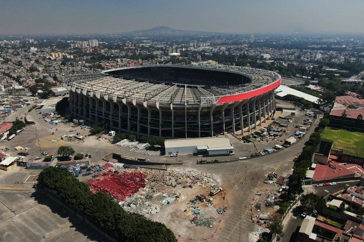 Sân vận động Azteca nhìn từ bên ngoài. (Ảnh: AP)