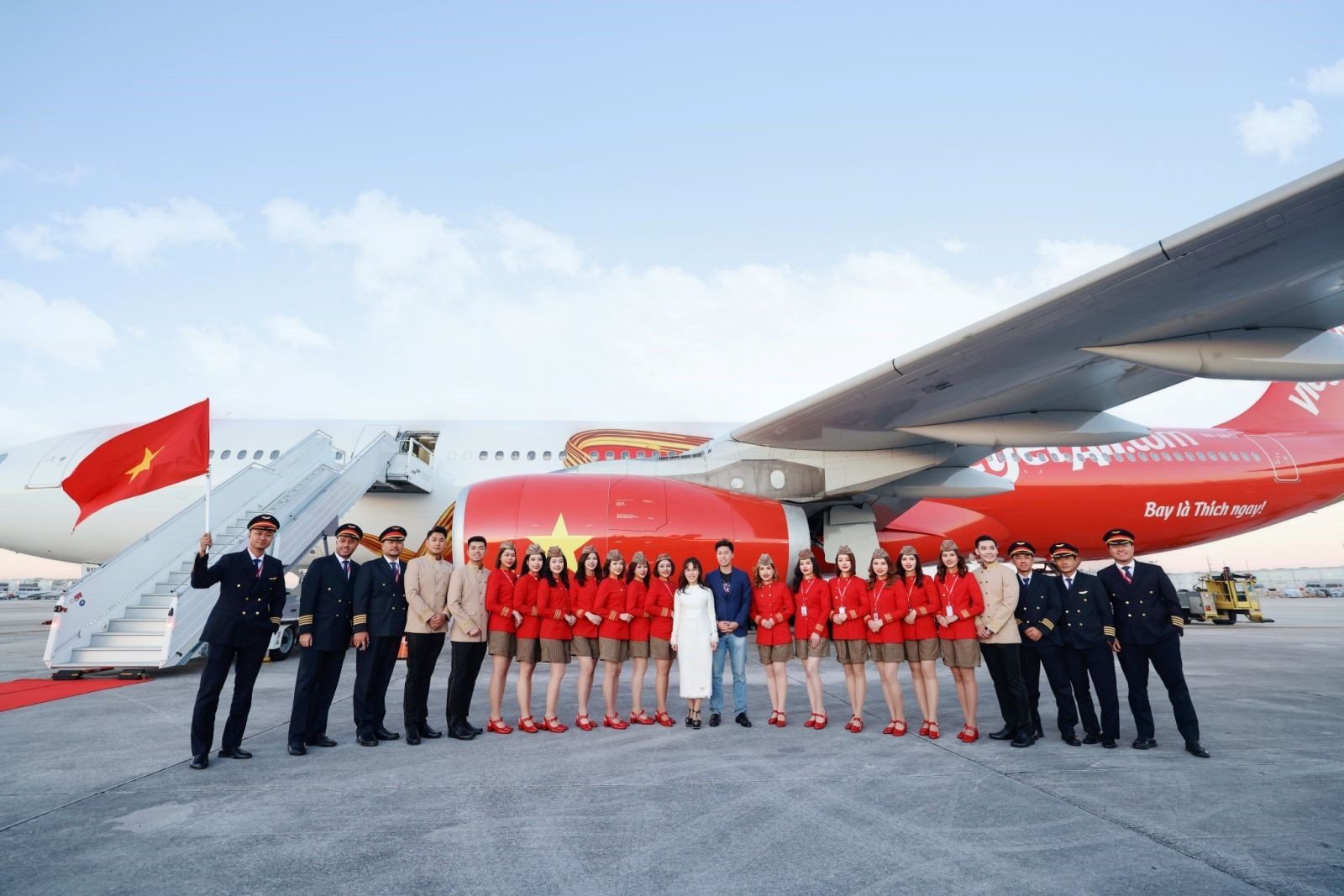 12-1781258993-vinh-danh-vietjet-trong-top-50-doanh-nghiep-phat-trien-ben-vung