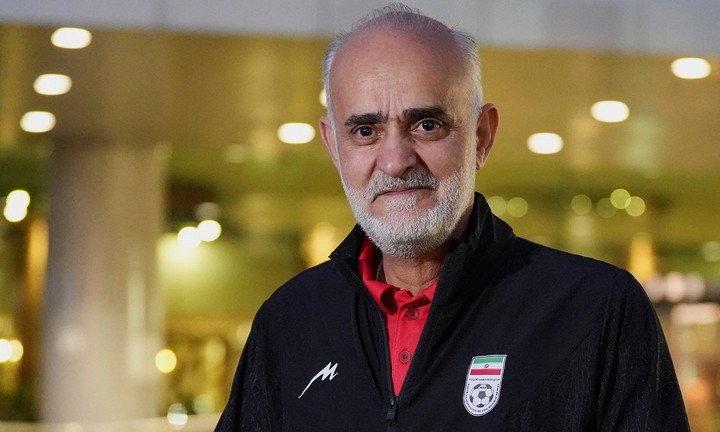 Trưởng đoàn đội tuyển Iran Mahdi Mohammad Nabi (Ảnh: Reuters)