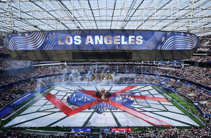 Sáng 13/6, lễ khai mạc thứ ba của World Cup 2026 được tổ chức tại Los Angeles, Mỹ. Đây là lần đầu tiên trong lịch sử giải đấu có 3 lễ khai mạc với thời gian, địa điểm khác nhau. (Ảnh: Reuters)