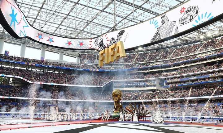 Sự kiện mở màn World Cup 2026 ở nước Mỹ diễn ra khi giải đấu đã đi qua được 3 trận (tổ chức ở Canada và Mexico). Đội đồng chủ nhà Mỹ thi đấu ở trận thứ tư, gặp Paraguay. Lễ khai mạc được tổ chức trước giờ bóng lăn khoảng 90 phút. (Ảnh: Reuters)