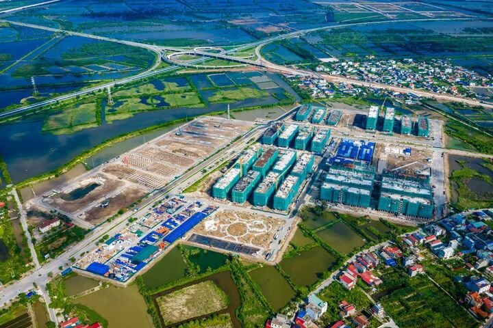 Tính đến tháng 6/2026, The Rise đã hoàn thành khối lượng xây dựng gần 60%, dự kiến cất nóc 100% các tòa căn hộ vào tháng 10/2026.