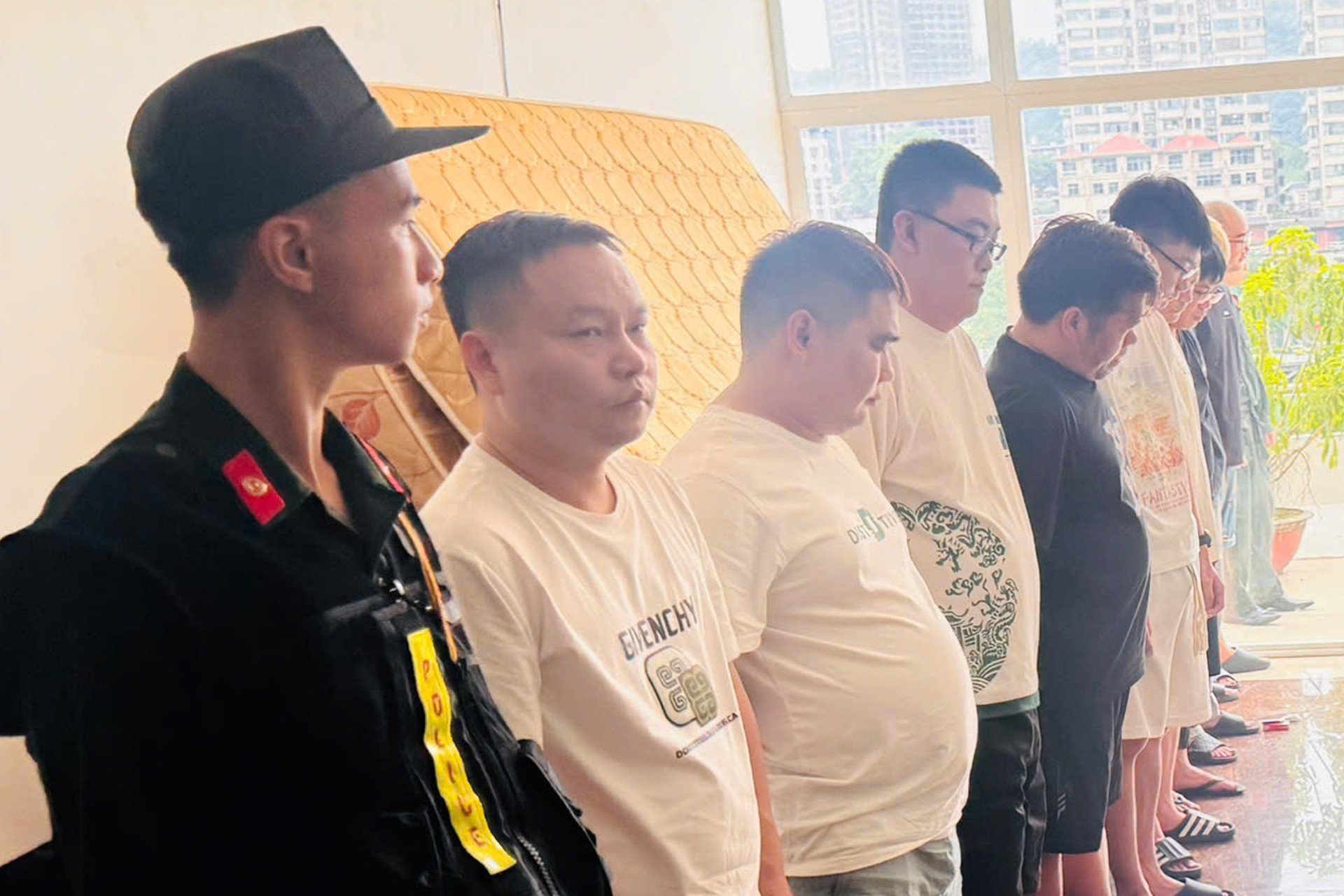 Bên trong khách sạn là 'trụ sở' của ổ lừa đảo xuyên quốc gia vừa bị triệt phá - 9
