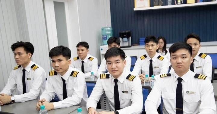 Học ngành gì để có thu nhập 100 triệu đồng/tháng? (Ảnh minh họa)