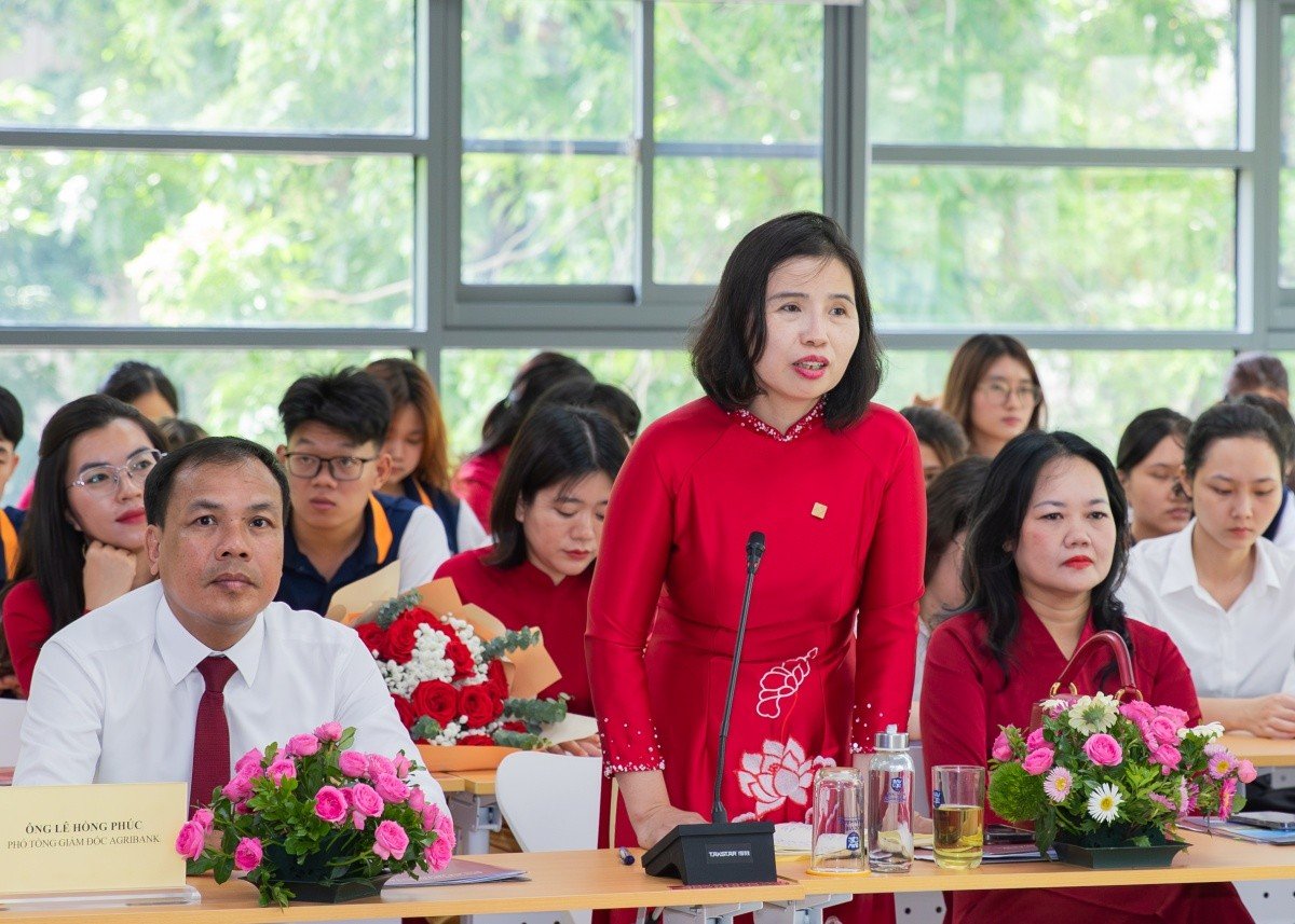 15-1781498285-agribank-tiep-suc-hoc-vien-ngan-hang-xay-dung-moi-truong-hoc-tap-hien-dai