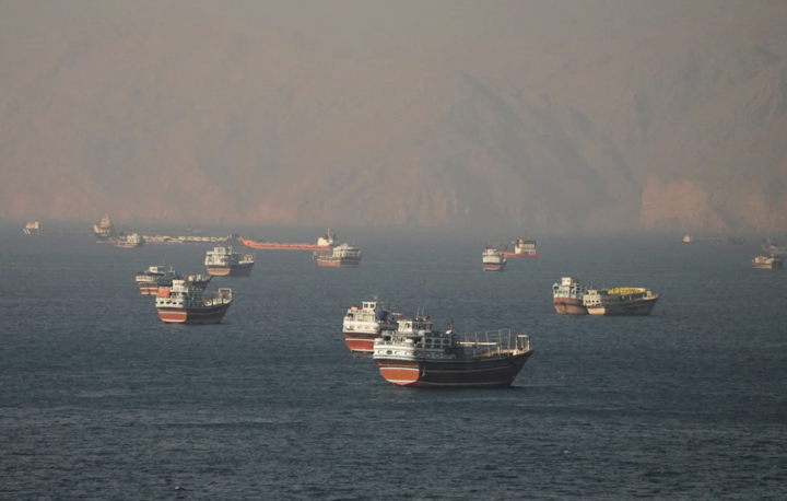 Tàu thuyền tại eo biển Hormuz. (Ảnh: Reuters)