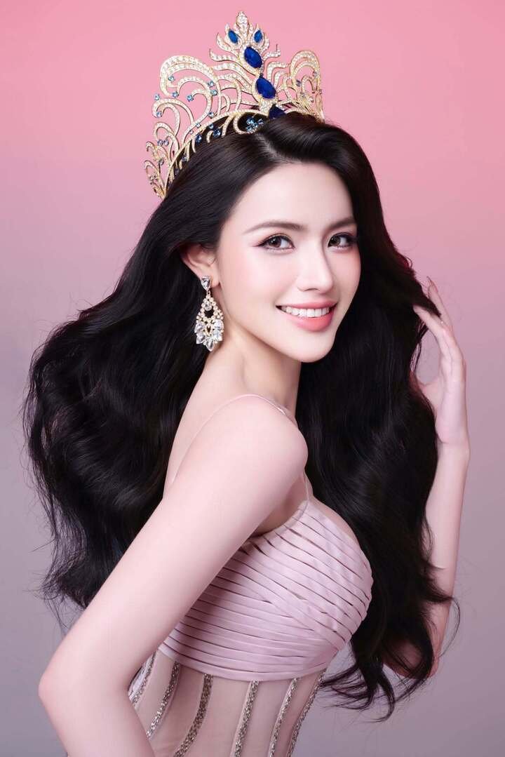 Khả năng ngoại ngữ tốt cũng là một trong những lợi thế giúp người đẹp ghi dấu ấn tại các cuộc thi sắc đẹp.