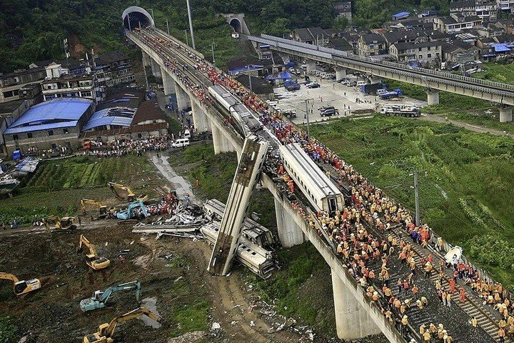 Hiện trường vụ tai nạn đường sắt Ôn Châu năm 2011 ở Trung Quốc. (Ảnh: SCMP)