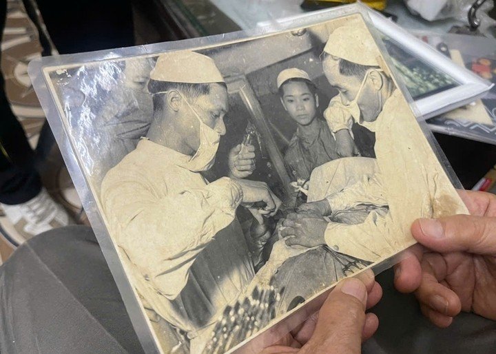 Ông Thái Hỷ Thìn thuộc thế hệ sinh viên Trường Đại học Y Hà Nội giai đoạn 1960-1965.