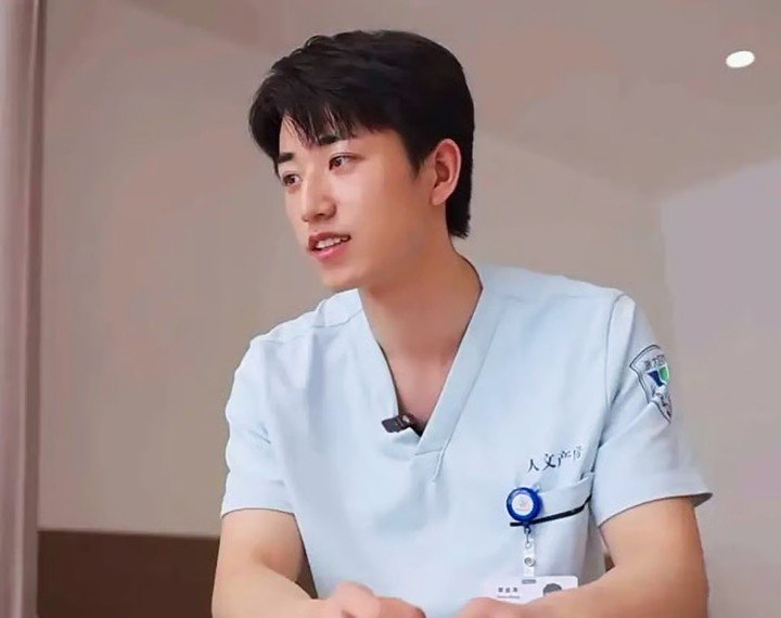 Zhang Jintao gây sốt mạng nhờ sự “dịu dàng mạnh mẽ” và ngoại hình điển trai. (Ảnh: Weixin)