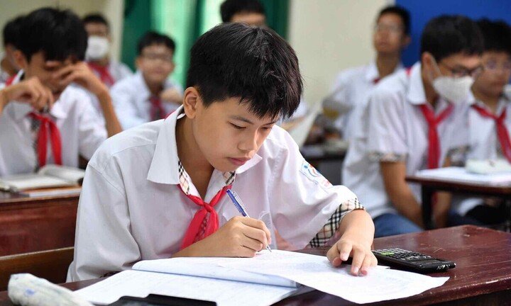 Tuyển sinh vào lớp 10 THPT được đánh giá là kỳ thì căng thẳng với tỉ lệ chọi cao. (Ảnh minh hoạ)