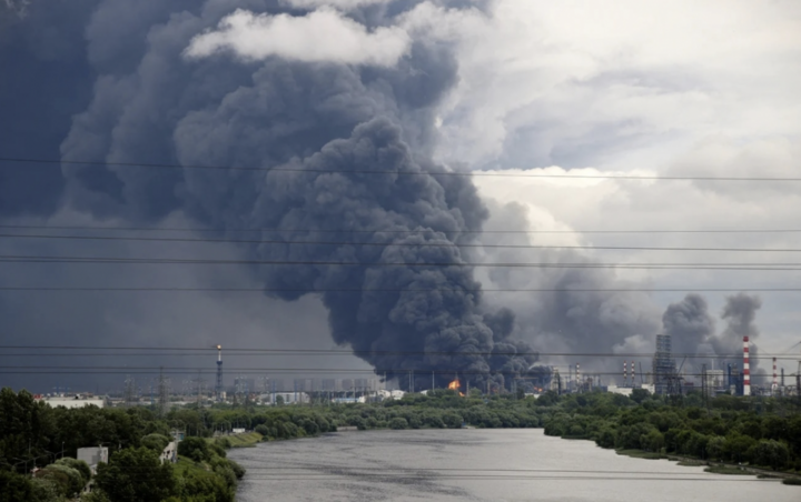 Nga và Ukraine tăng cường tấn công cơ sở hạ tầng lẫn nhau. (Ảnh: Reuters)