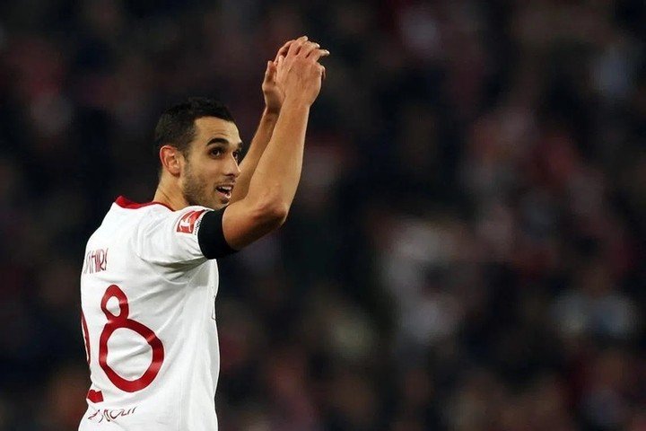 Ellyes Skhiri và ĐT Tunisia sớm bị loại ở World Cup 2026 - Ảnh: Reuters