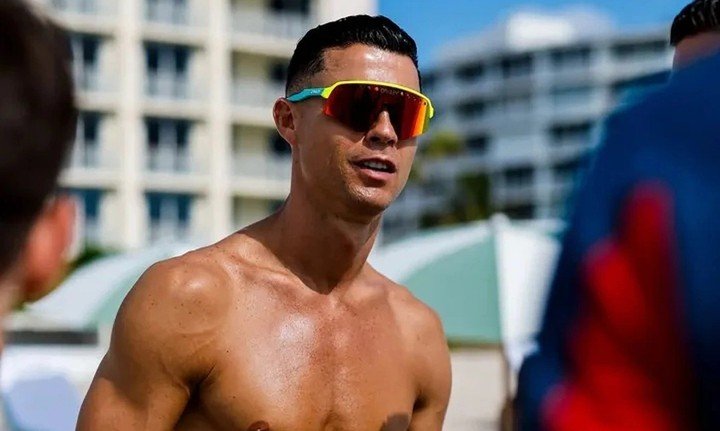 Ronaldo nên hạn chế tắm biển.