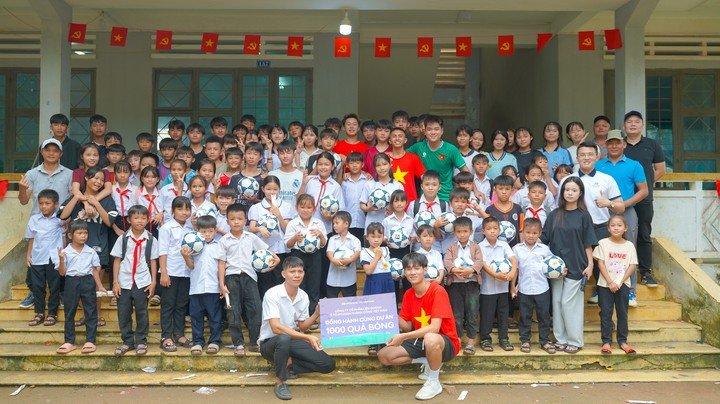 Văn Anh tham gia dự án thiện nguyện