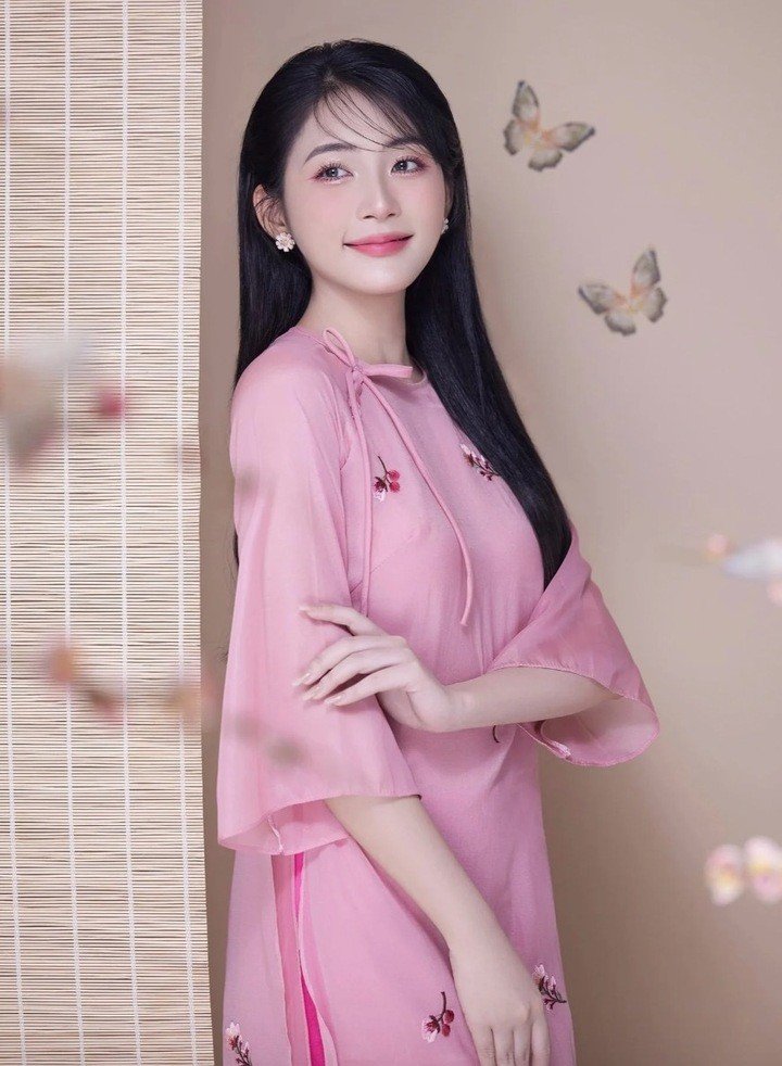Nhờ ngoại hình nổi bật cùng chiều cao 1m68, cô nhận được theo dõi gần 500 nghìn người trên mạng xã hội.