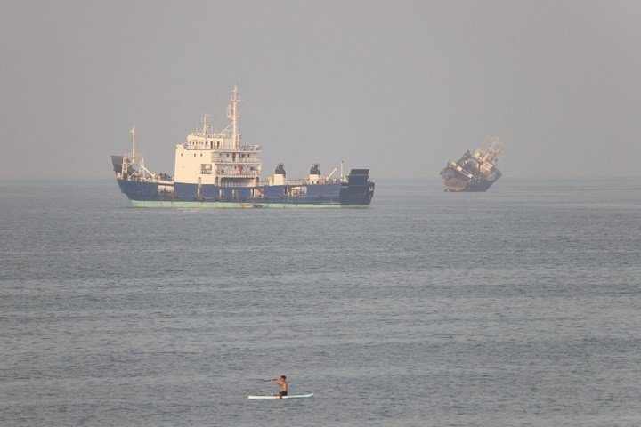 Các tàu thuyền ở eo biển Hormuz gần bờ biển Bandar Abbas, Iran. (Ảnh: Reuters)
