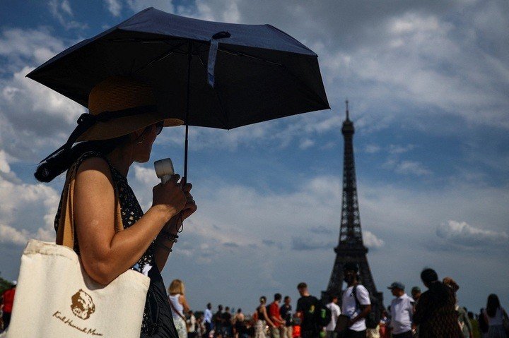 Pháp và nhiều nước châu Âu đang trải qua những ngày nắng nóng khắc nghiệt. (Ảnh: Reuters)