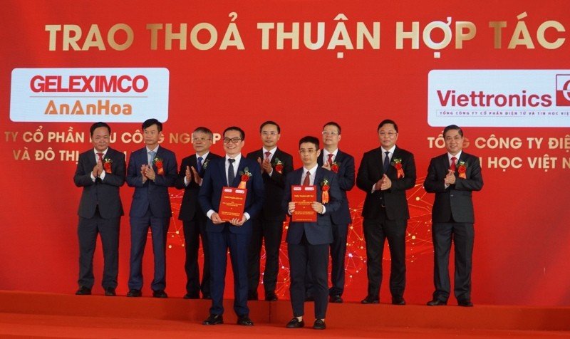Chủ đầu tư và đối tác ký kết thỏa thuận đầu tư vào KCN An An Hòa tại lễ khởi công. Ảnh: Hoàng Bin
