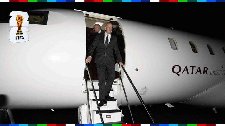 Ông Gianni Infantino sử dụng máy bay riêng do Qatar Airways bố trí xuyên suốt giải đấu. (Ảnh: Mozzart Sport Kenya)