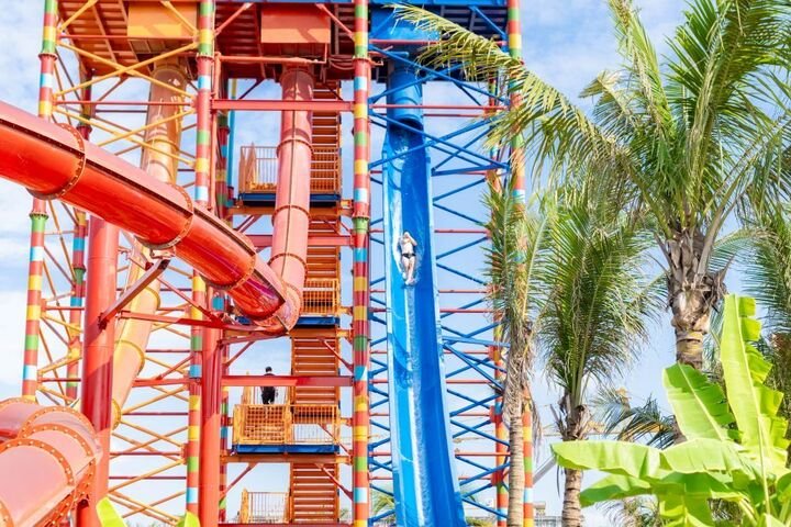 VinWonders Water Park mang đến các trò chơi nước cảm giác mạnh ngay trong lòng đô thị.