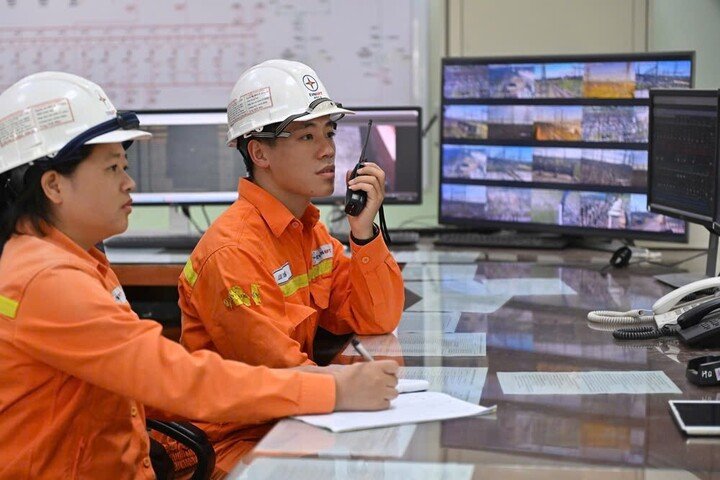 Lực lượng ứng trực được tăng cường tại các TBA của PTC1 trong cao điểm nắng nóng. (Ảnh: EVN).
