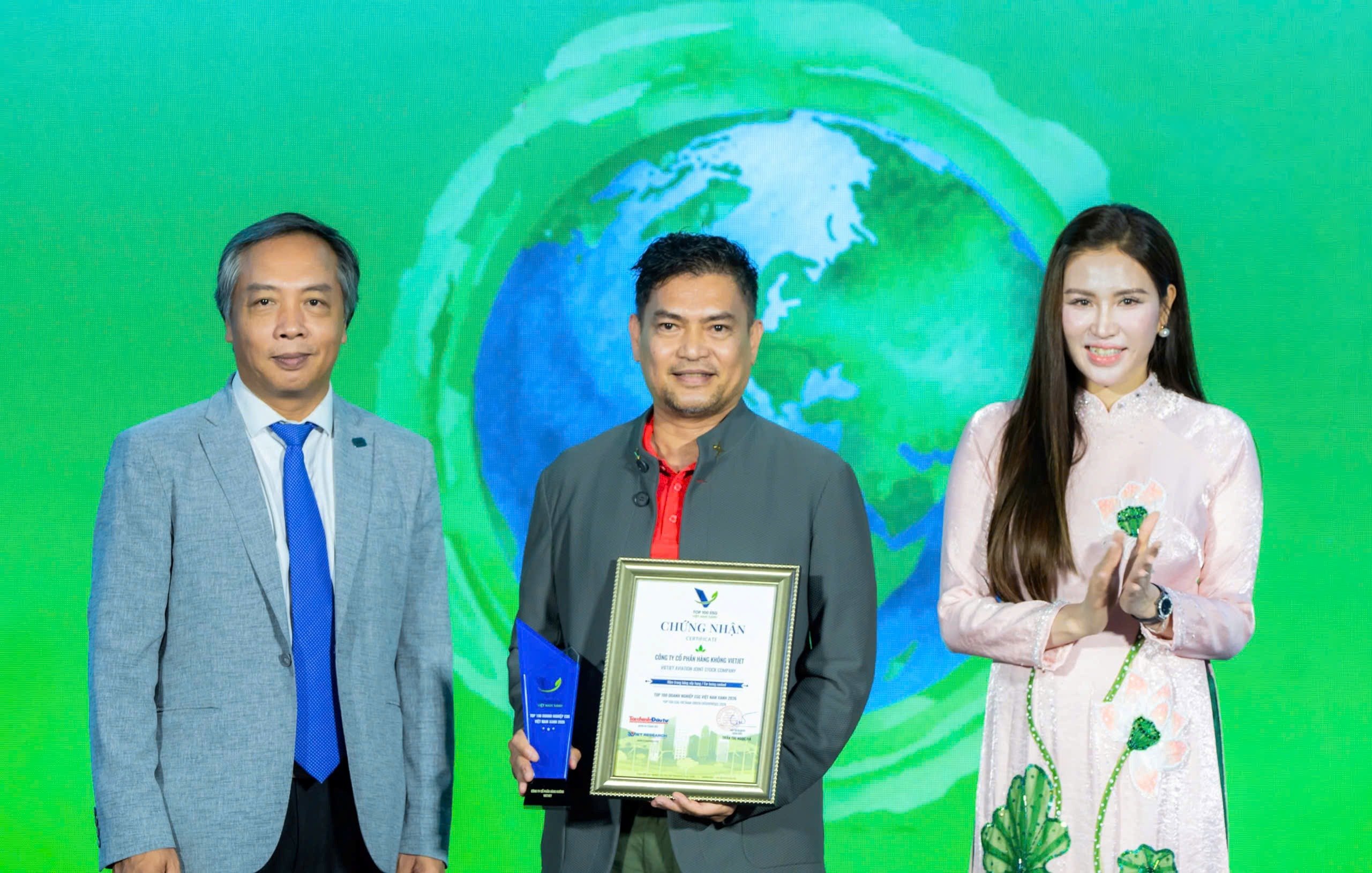 29-1782694268-vietjet-lien-tiep-hai-nam-duoc-vinh-danh-trong-top-doanh-nghiep-esg-viet-nam-xanh